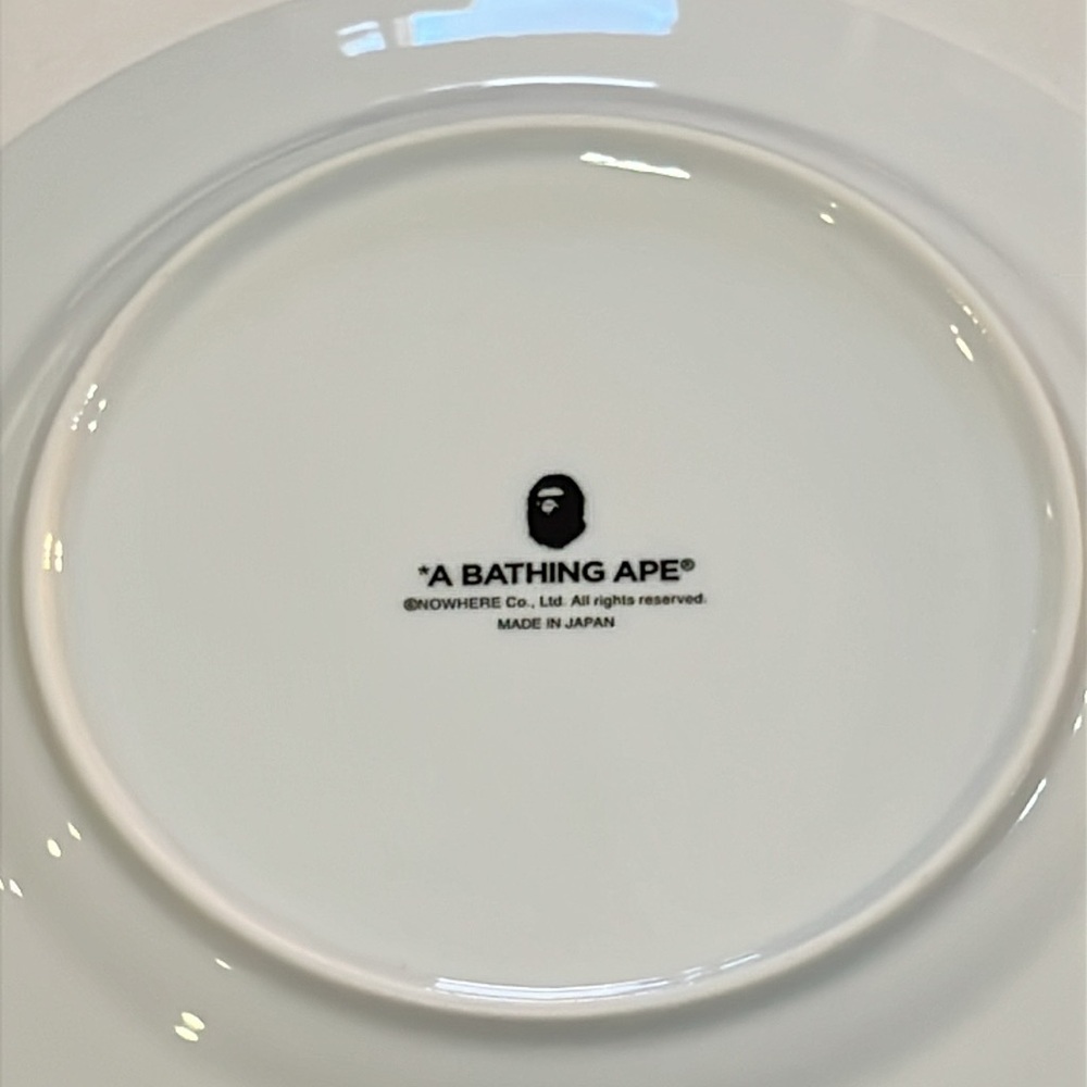 NEW 2020 BAPE A BATHING APE BABY MILO MADISON AVENUE BLACK CERAMIC DINNER PLATE - Picture 6 of 8